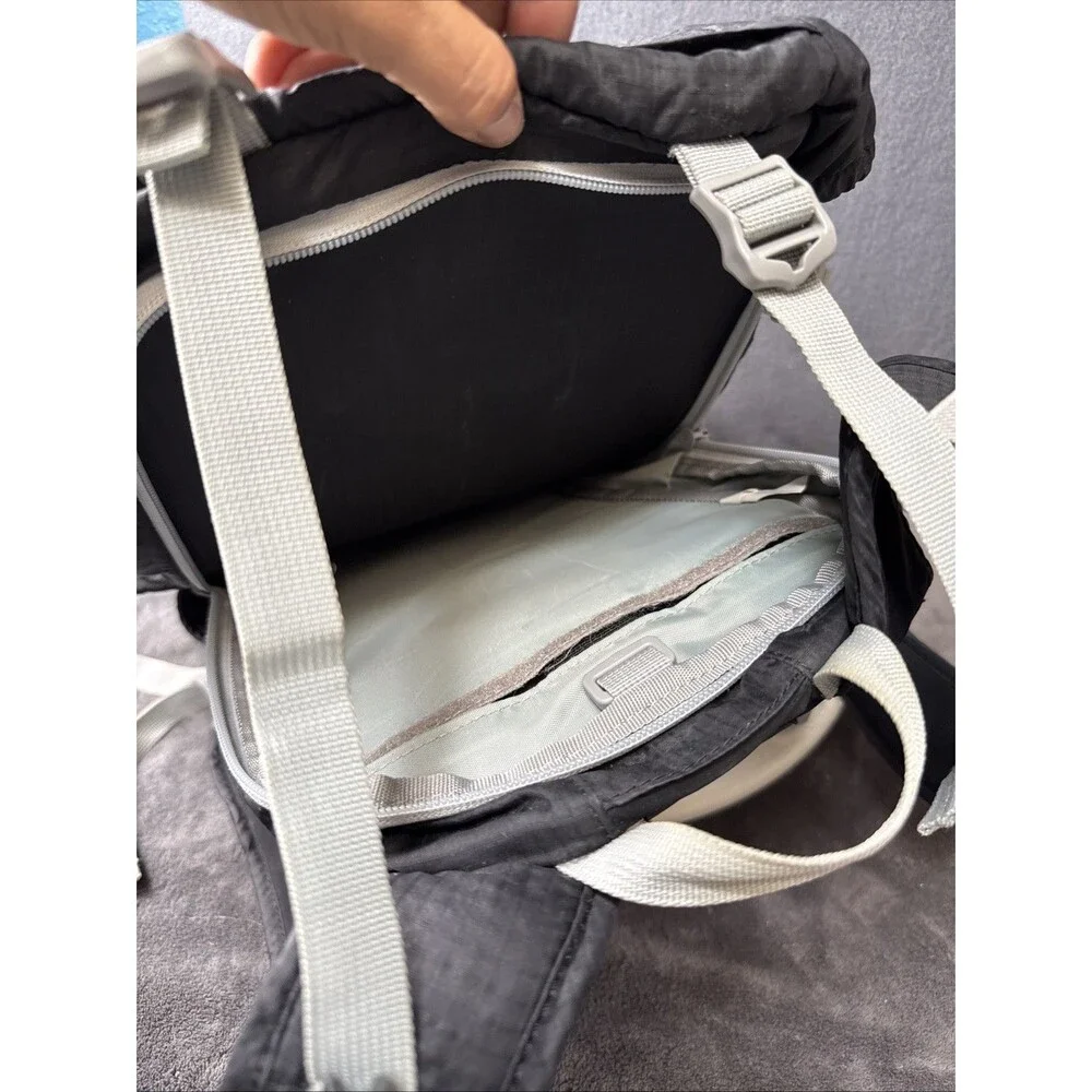 Lowepro please see